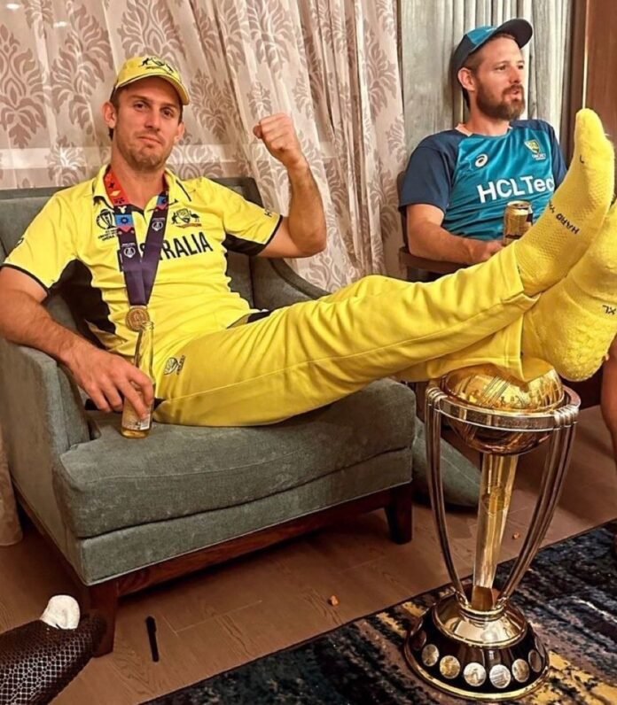 ವಿಶ್ವಕಪ್‌ ಟ್ರೋಫಿ ಮೇಲೆ ಕಾಲಿಟ್ಟು ಮಿಚೆಲ್‌ ಮಾರ್ಷ್‌ ಪೋಸ್‌