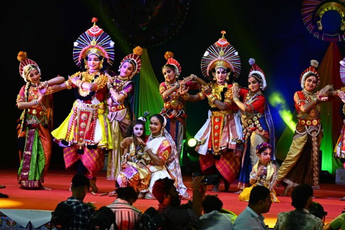 ರಂಗೇರಿದ ಆಳ್ವಾಸ್ ವಿರಾಸತ್ | ಗಮನ ಸೆಳೆದ ನೃತ್ಯದ ರಾಸಲೀಲೆ, 'ತ್ರಿಪರ್ಣ' ಶಾಂತಿಯ ಮಂತ್ರ