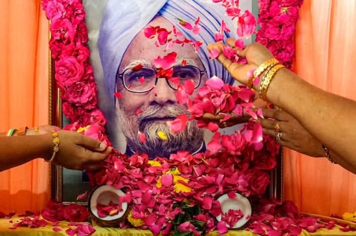 ಅಗಲಿದ ಮನಮೋಹನ್‌ ಸಿಂಗ್‌ಗೆ ಮೋದಿ, ರಾಹುಲ್‌ ಸೇರಿ ರಾಜಕೀಯ ಗಣ್ಯರಿಂದ ಅಂತಿಮ ನಮನ !