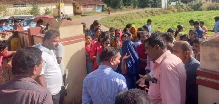 ಉಪ್ಪಿನಕುದ್ರು : ಕರ್ತವ್ಯ ಲೋಪ ಎಸಗಿರುವ ಮುಖ್ಯ ಶಿಕ್ಷಕಿಯ ವಿರುದ್ಧ ಕ್ರಮ ವಹಿಸದಿರುವುದನ್ನು ಖಂಡಿಸಿ ಪ್ರತಿಭಟನೆ !