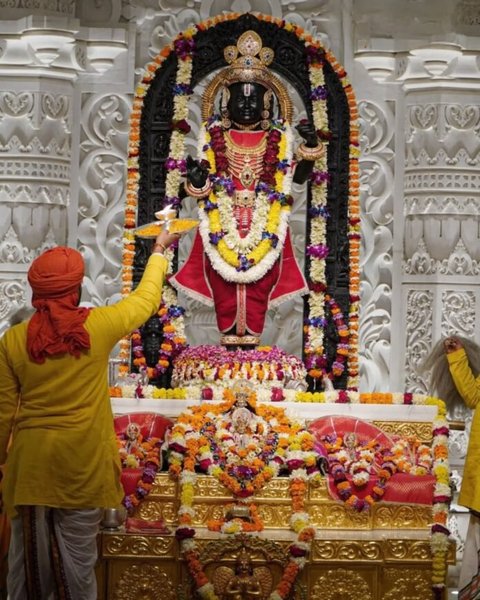 ಹೊಸ ವರ್ಷಾಚರಣೆ : ಅಯೋಧ್ಯೆ ಸೇರಿ ದೇಶದ ನಾನಾ ಕಡಗಳಲ್ಲಿ ಪೂಜೆ, ಪುನಸ್ಕಾರ !