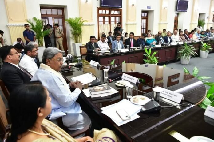 ಆಡಳಿತಾಂಗದಲ್ಲಿ ಅಧಿಕಾರಿಗಳ ಜವಾಬ್ದಾರಿ ಹೆಚ್ಚು | ಅಧಿಕಾರಿಗಳು ಪ್ರಾಮಾಣಿಕವಾಗಿ ಕರ್ತವ್ಯ ನಿರ್ವಹಿಸಿದರೆ ರಾಜ್ಯದಲ್ಲಿ ಅದ್ಭುತ ಬದಲಾವಣೆ : ಸಿದ್ದರಾಮಯ್ಯ