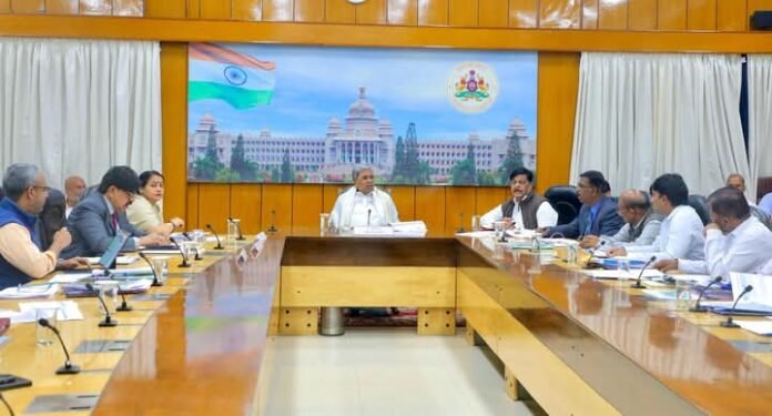 ವರ್ಷದ ಕೊನೆ ತಿಂಗಳಲ್ಲೇ ಖರ್ಚು ಮಾಡುವ ಅಸಹ್ಯ ಅಭ್ಯಾಸ ಬೆಳೆಸಿಕೊಂಡಿದ್ದೀರಿ : ಸಮಾಜ ಕಲ್ಯಾಣ ಇಲಾಖೆಯ ಪ್ರಗತಿ ಪರಿಶೀಲನಾ ಸಭೆಯಲ್ಲಿ ಅಧಿಕಾರಿಗಳಿಗೆ ಸಿಎಂ ಕ್ಲಾಸ್