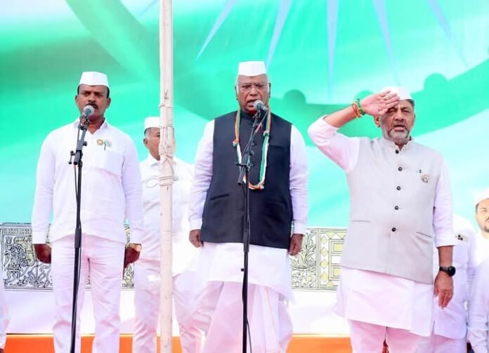 ಸಂವಿಧಾನ ರಕ್ಷಣೆಗೆ, ದೇಶದ ಐಕ್ಯತೆಗೆ ನಾವು ಹೋರಾಟ ಮಾಡಬೇಕು: ಎಐಸಿಸಿ ಅಧ್ಯಕ್ಷ ಮಲ್ಲಿಕಾರ್ಜುನ ಖರ್ಗೆ