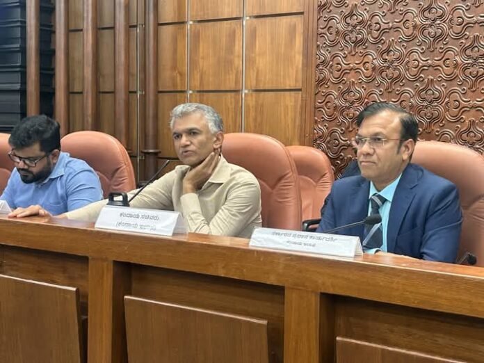 ಮೈಕ್ರೋ ಫೈನಾನ್ಸ್ ಕಂಪೆನಿಗಳು ಸಾಲ ಮರುಪಾವತಿಗೆ ಮಿತಿಮೀರಿ ವರ್ತಿಸಿದರೆ ಕ್ರಿಮಿನಲ್ ಕೇಸ್ ದಾಖಲಿಸಿ: ಜಿಲ್ಲಾಧಿಕಾರಿಗಳಿಗೆ ಸೂಚನೆ ನೀಡಿದ ಕೃಷ್ಣ ಬೈರೇಗೌಡ