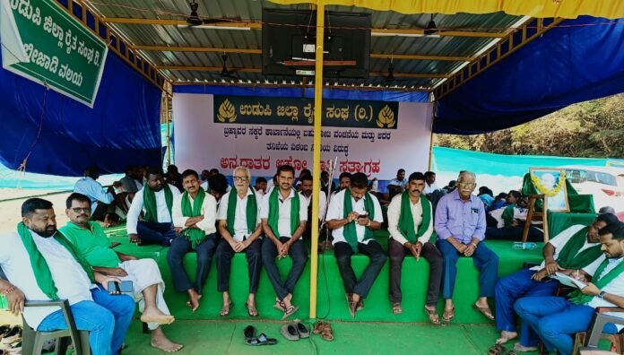 ಬ್ರಹ್ಮಾವರ ಸಕ್ಕರೆ ಕಾರ್ಖಾನೆ ಹಗರಣ : ನಾಲ್ಕನೇ ದಿನಕ್ಕೆ ಮುಂದುವರಿದ ನ್ಯಾಯಾಗ್ರಹ