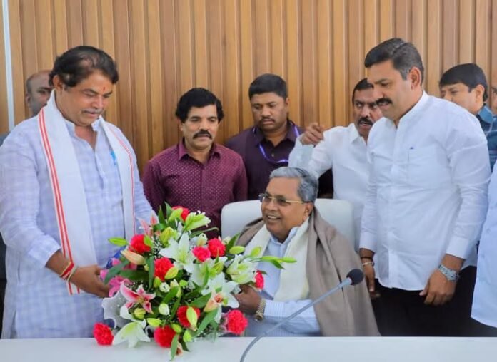 ಬೆಂಗಳೂರು ನಗರ ಬಿಜೆಪಿ ಶಾಸಕರು ಹಾಗೂ ಸಂಸದರ ನಿಯೋಗದಿಂದ ಮುಖ್ಯಮಂತ್ರಿಗಳ ಭೇಟಿ ಶಾಸಕರ ಕ್ಷೇತ್ರಾಭಿವೃದ್ಧಿ ಹಾಗೂ ಬೆಂಗಳೂರು ಅಭಿವೃದ್ಧಿಗೆ ಬಜೆಟ್ನಲ್ಲಿ 100ಕೋಟಿ ಅನುದಾನಕ್ಕೆ ಮನವಿ ಸಲ್ಲಿಕೆ