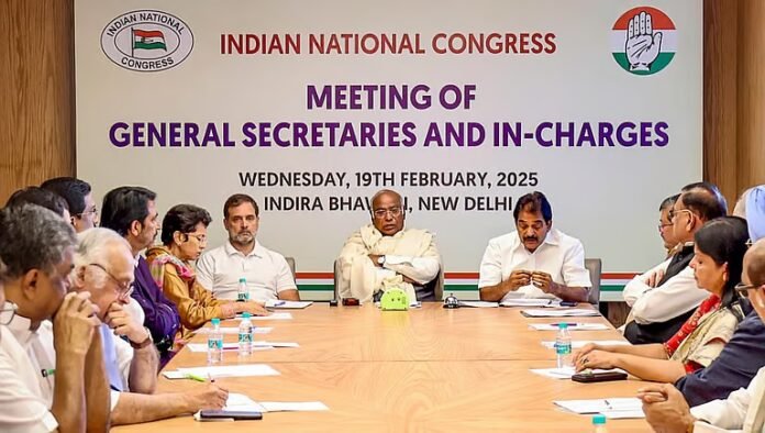 ಚುನಾವಣಾ ಫಲಿತಾಂಶಕ್ಕೆ ನೀವೆ ಜವಾಬ್ದಾರಿ : ರಾಜ್ಯ ಉಸ್ತುವಾರಿಗಳ ಸಭೆಯಲ್ಲಿ ಖರ್ಗೆ ಖಡಕ್‌ ಎಚ್ಚರಿಕೆ