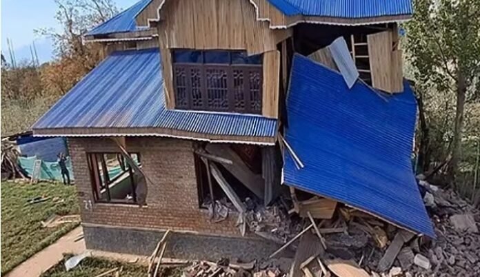 ಪೆಹಲ್ಗಾಮ್ ದಾಳಿ: ಜಮ್ಮುವಿನ ಕುಲ್ಗಾಮ್, ಶೋಪಿಯಾನ್ ನಲ್ಲಿ ಶಂಕಿತ ಉಗ್ರರ ಮನೆ ಧ್ವಂಸ !