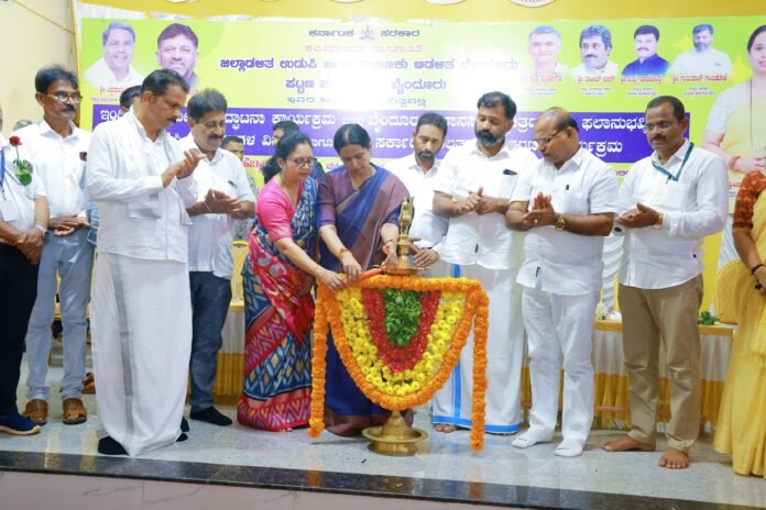 ಕಾಂಗ್ರೆಸ್ ಸರ್ಕಾರ ಜನಪರ ಚಿಂತನೆ ಹೊಂದಿದೆ : ಸಚಿವೆ ಲಕ್ಷ್ಮೀ ಹೆಬ್ಬಾಳಕರ್ | ಇಂದಿರಾ ಕ್ಯಾಂಟೀನ್ ಉದ್ಘಾಟನೆ | ಬೈಂದೂರು ಕ್ಷೇತ್ರದಲ್ಲಿ ಹಕ್ಕು ಪತ್ರ ವಿತರಣೆ