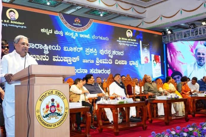 ಸಾಹಿತ್ಯಕ್ಕೆ ಸಮಾಜವನ್ನು ಬೆಸೆಯುವ ಶಕ್ತಿ ಇದೆ | ಬೂಕರ್‌ ಪ್ರಶಸ್ತಿ ವಿಜೇತ ಬಾನು ಮುಷ್ತಾಕ್, ದೀಪಾ ಭಸ್ತಿ ಅವರನ್ನು ಸನ್ಮಾನಿಸಿ ಸಿಎಂ ಸಿದ್ದರಾಮಯ್ಯ ಅಭಿಮತ