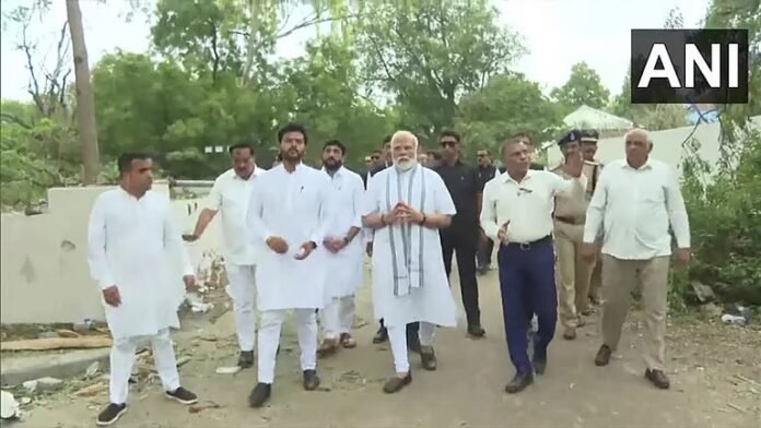 ಏರ್ ಇಂಡಿಯಾ ವಿಮಾನ ದುರಂತ : ತನಿಖೆ ಆರಂಭ | ಘಟನಾ ಸ್ಥಳಕ್ಕೆ ಪ್ರಧಾನಿ ಮೋದಿ ಭೇಟಿ, ಪರಿಶೀಲನೆ